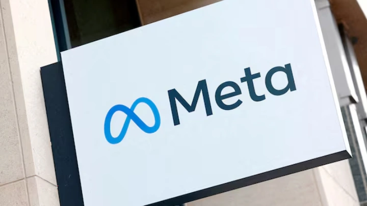 The logo of Meta Platforms' business group is seen in Brussels, Belgium December 6, 2022. REUTERS/Yves Herman/File Photo