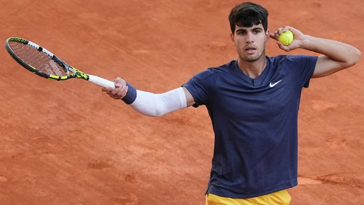 Spain's Carlos Alcaraz gestures as he plays against Germany's Alexander Zverev during their men's singles final match on Court Philippe-Chatrier on day fifteen of the French Open tennis tournament at the Roland Garros Complex in Paris on June 9, 2024. Photo: AFP