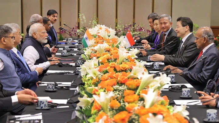  Singapore's Prime Minister Lawrence Wong meets Indian Prime Minister Narendra Modi in Singapore September 5, 2024. Ministry of Digital Development and Information (MDDI)/Handout via REUTERS 