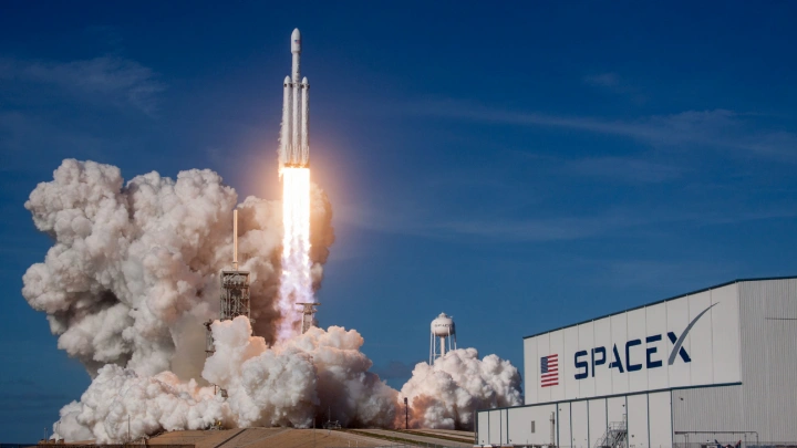 The deal would see SpaceX offer encrypted phone and internet services to the government, states the report. Image: SpaceX official website