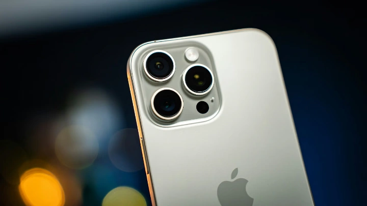 If the report is true, the rumoured iPhone 17 Air will surpass the 6.9 mm iPhone 6 as Apple’s thinnest smartphone. Photo: iPhone 16 Pro Max by Amanz/Unsplash